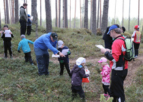 Oppia kädestä pitäen. Kuva PU-P