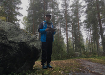 Kartoittaja Lauri K. työssän syksyllä 2017. Kuva EJ