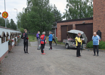 Kilpailun johto ja kisan tarkimmat kertaavat kisan kulkua. Kuva EJ / RP