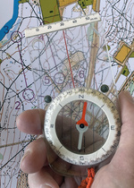 Kompassi (levykompassi, pitkä kompassi)